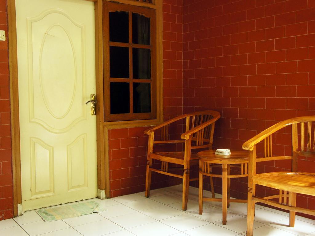 Waringin Homestay Kuta  Luaran gambar