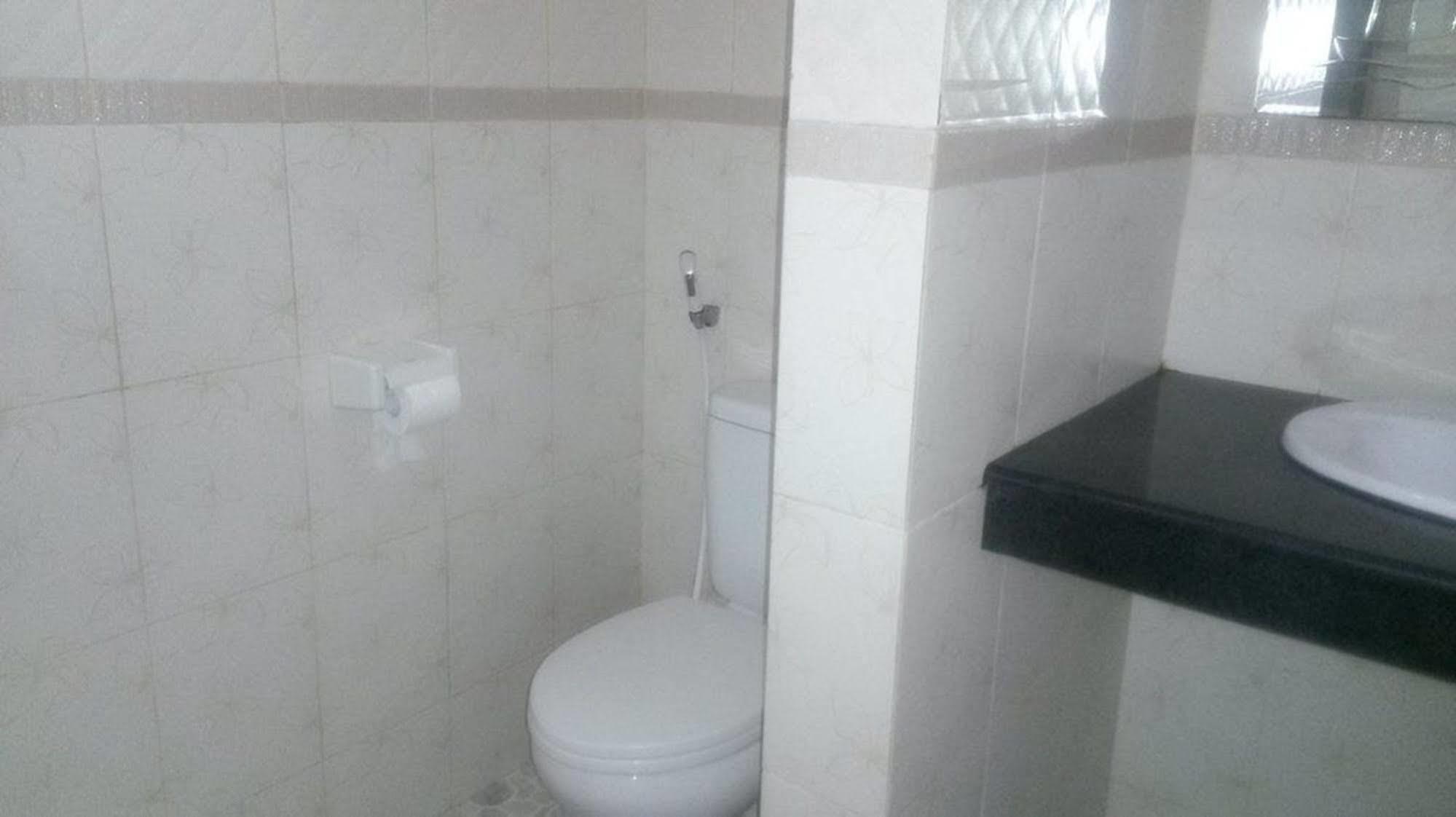 Waringin Homestay Kuta  Luaran gambar