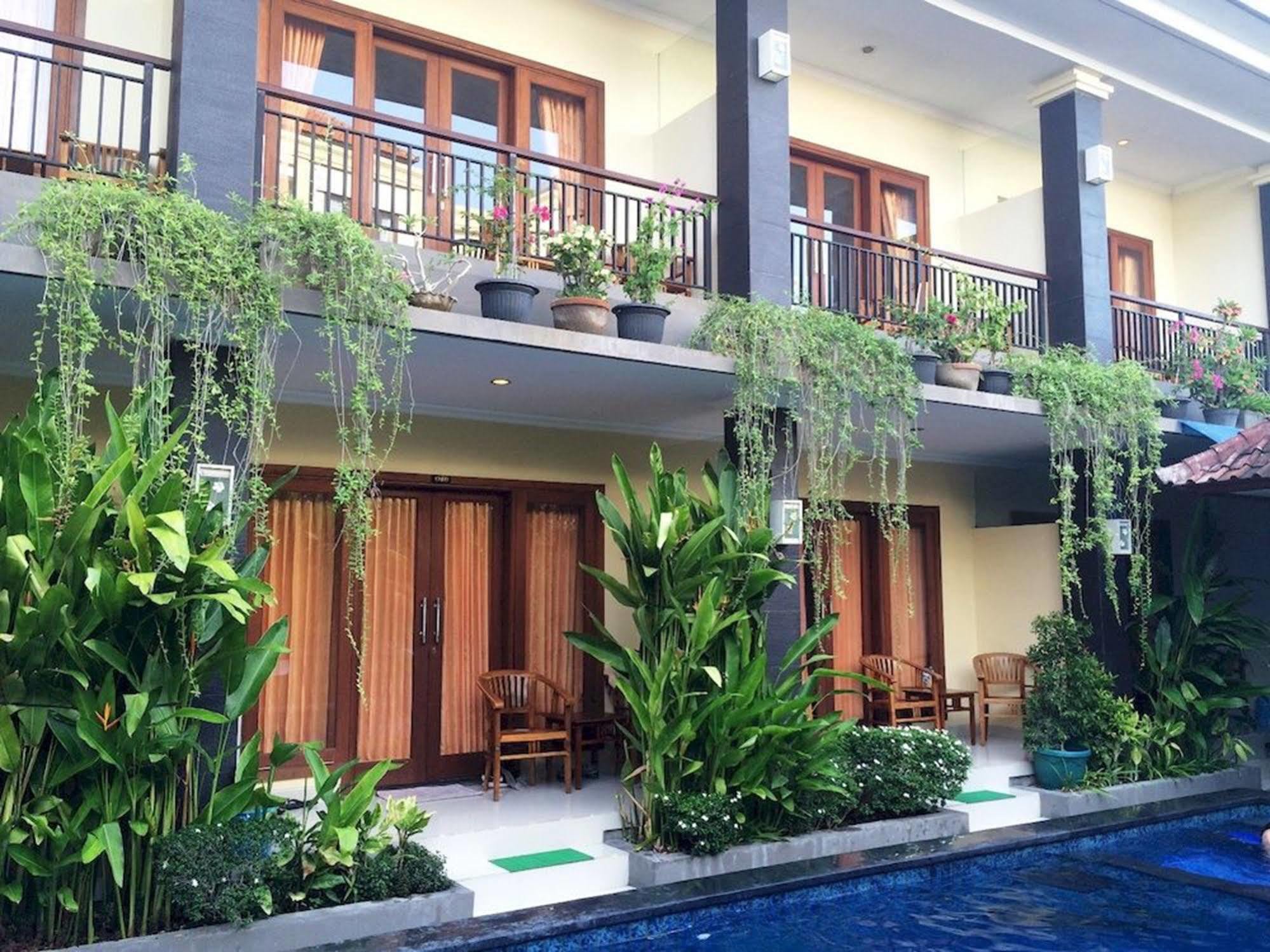 Waringin Homestay Kuta  Luaran gambar