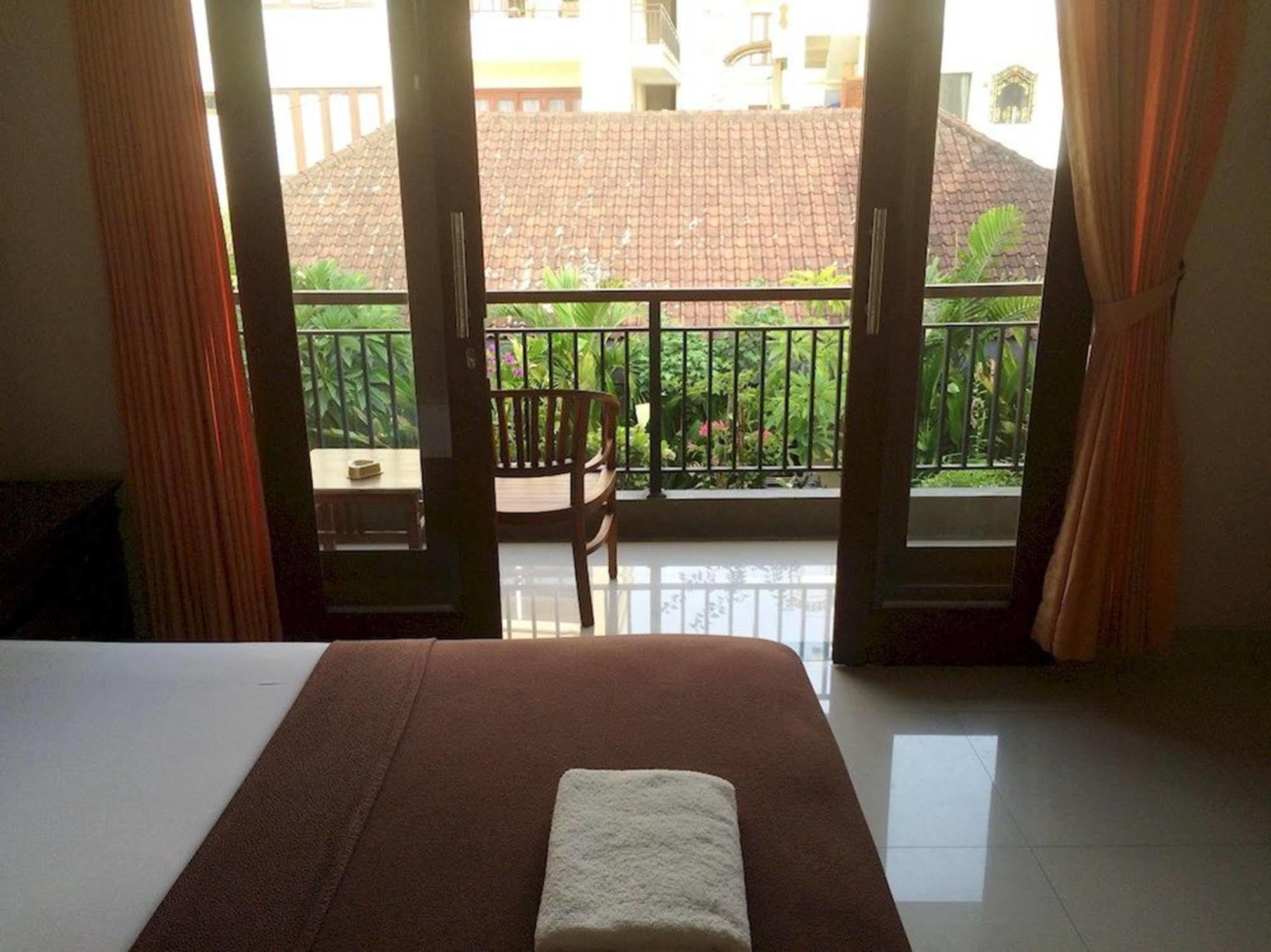 Waringin Homestay Kuta  Luaran gambar