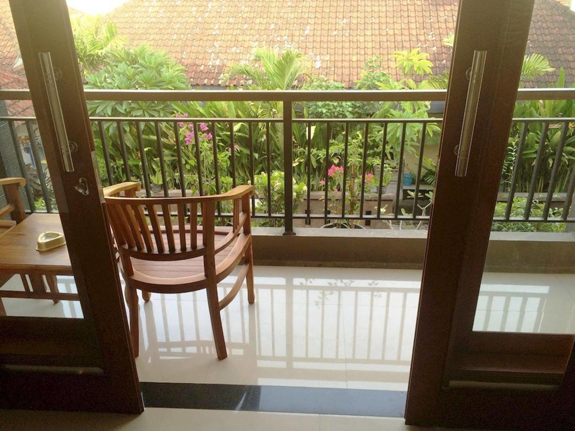 Waringin Homestay Kuta  Luaran gambar