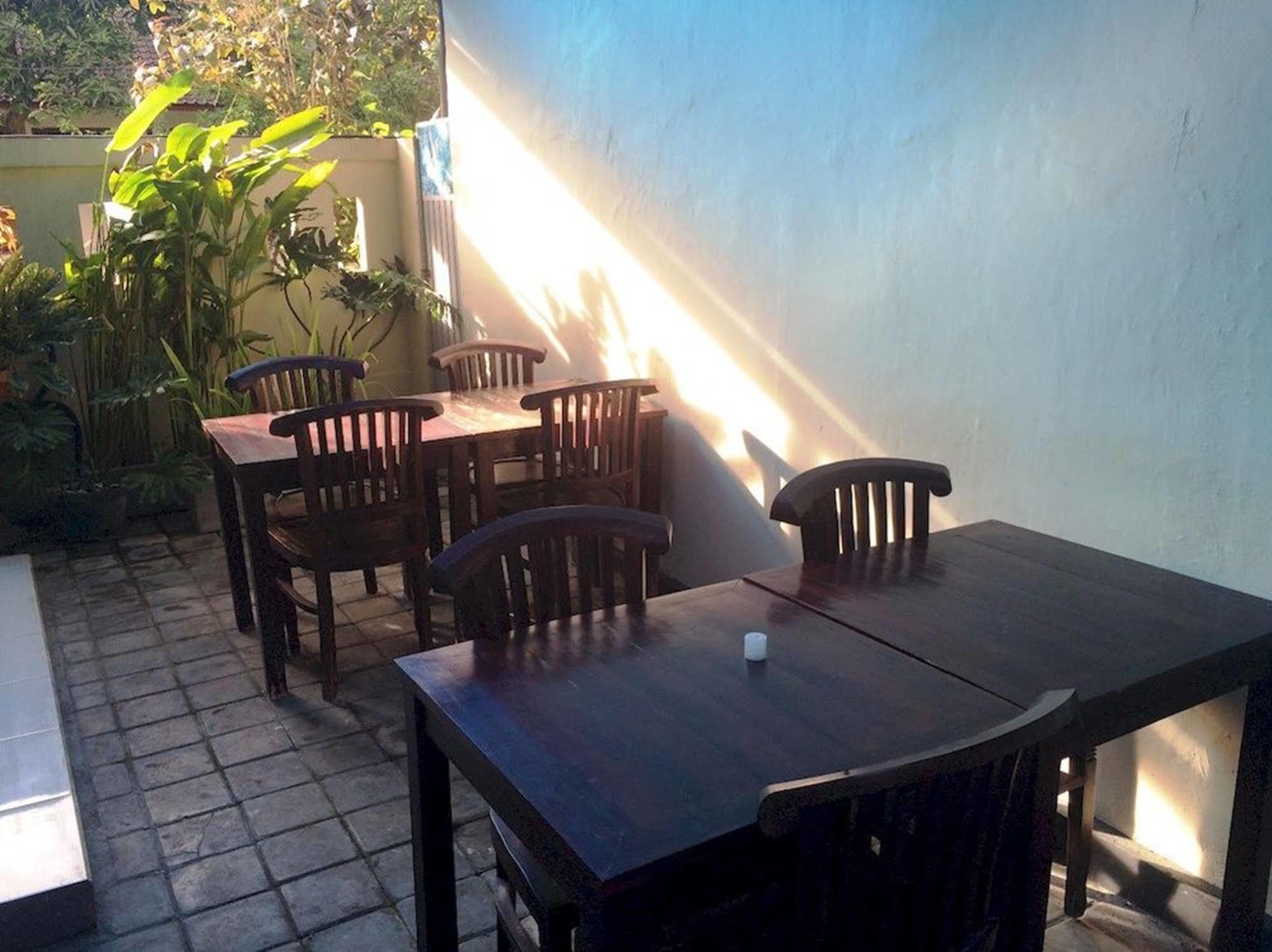 Waringin Homestay Kuta  Luaran gambar